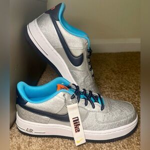 Rare Nike Air Force 1 Low Metallic Silver/Black Sneakers, Women’s 7 (Y5)